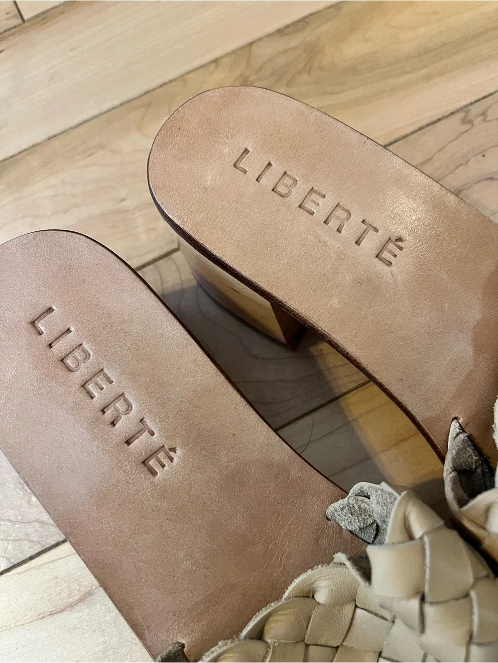 Liberté Santorini Woven Mule Heeled Sandals in Cream Leather Wood size 9